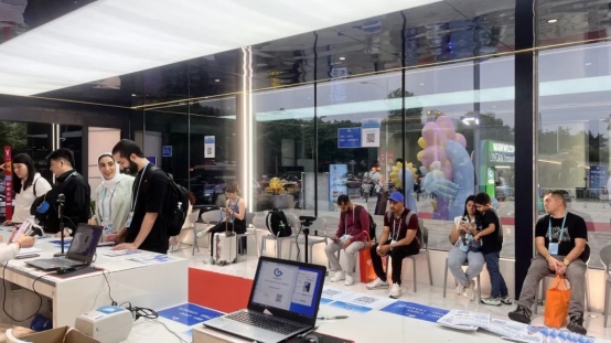 九游娱乐文化：2024创新面料、时尚服装、母婴用品展盛大开幕！展实力觅商机共拓市场新蓝海！(图3)