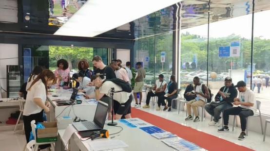 九游娱乐文化：2024创新面料、时尚服装、母婴用品展盛大开幕！展实力觅商机共拓市场新蓝海！(图2)