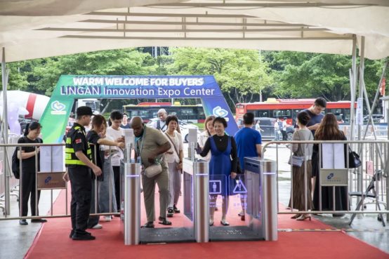 九游娱乐文化：2024创新面料、时尚服装、母婴用品展盛大开幕！展实力觅商机共拓市场新蓝海！(图4)