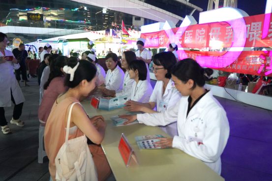 潍坊市人民医院开展母乳喂养周宣传从产前到新生儿科专家都来了(图3)