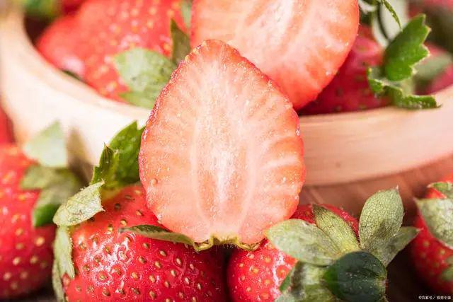 孕期草莓放心吃!营养好处多但要注意这几点(图2)