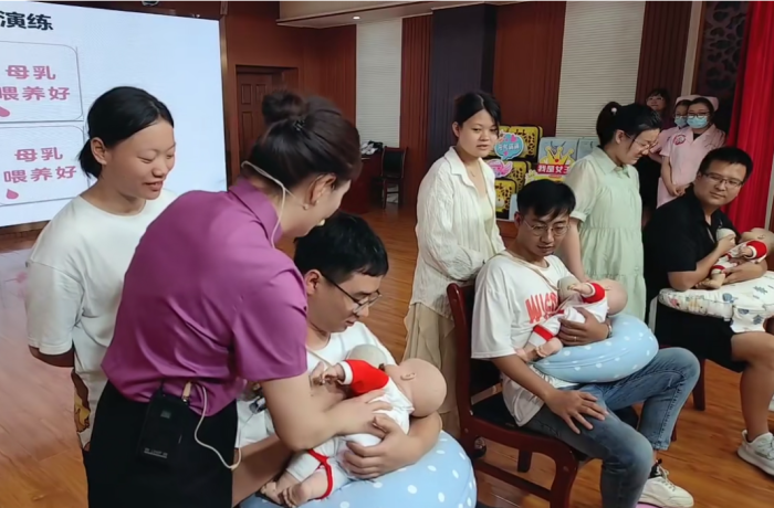 支持母乳喂养!桂林市妇幼保健院举办2024年母乳喂养周健康宣教公益活动(内含直播回放)(图4)