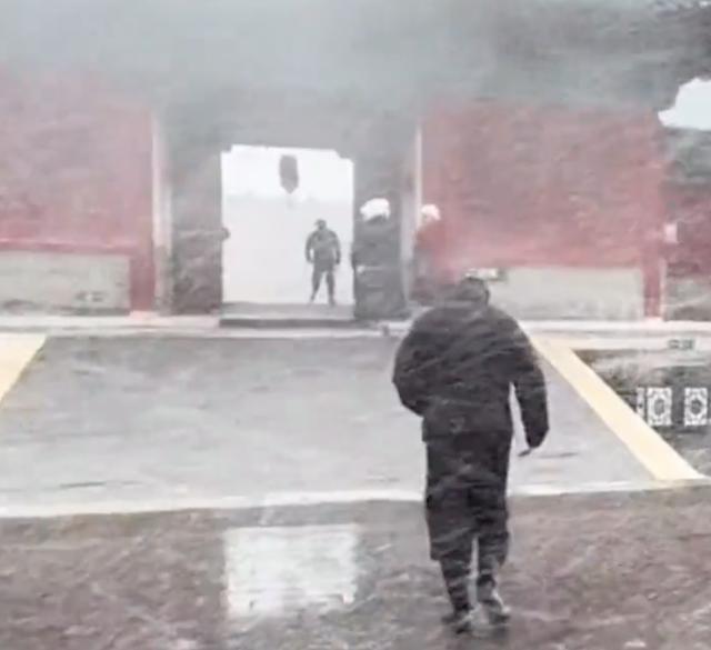 齐鲁早报山东200家景区国庆假期首日迎客2917万人次；国庆档新片票房大超去年(图8)