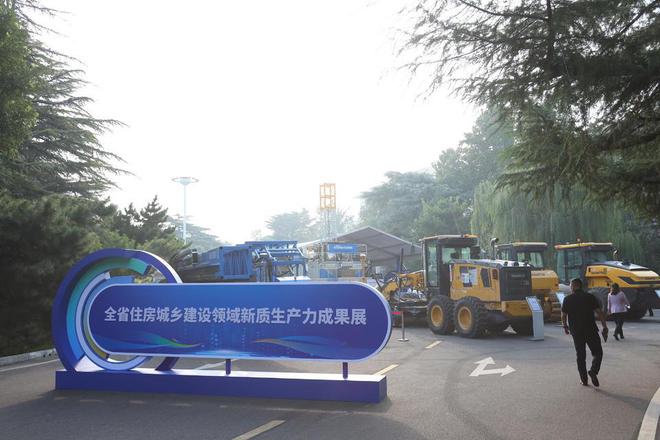 齐鲁早报山东200家景区国庆假期首日迎客2917万人次；国庆档新片票房大超去年(图4)