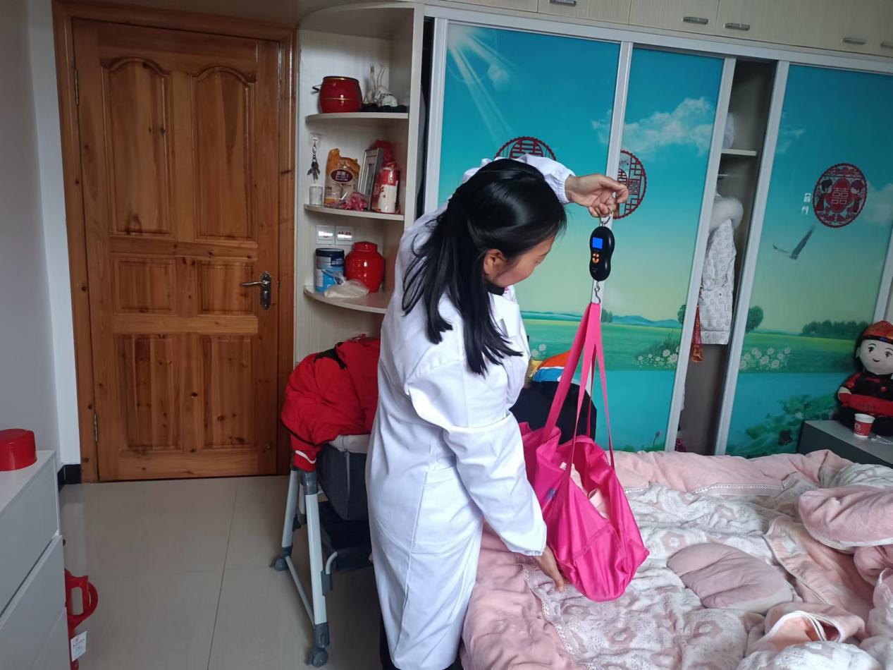 东至县官港镇：“零距离”产后访视呵护母婴健康(图2)