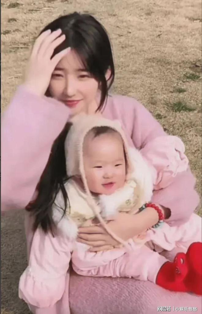 新瓜！王思聪黄一鸣旧照被爆！女方小腹隆起两人牵手买母婴用品(图3)