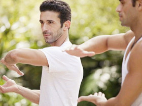 九游娱乐：新生婴儿用品清单初生婴儿的用品大全(图1)