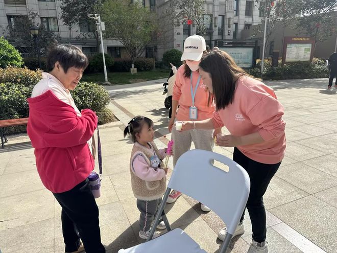 河南基层社区：玉晖园社区开展“关爱下一代我们在行动”为主题的母婴健康知识宣传活动(图2)