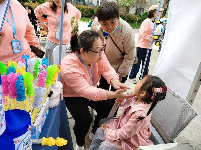 河南基层社区：玉晖园社区开展“关爱下一代我们在行动”为主题的母婴健康知识宣传活动(图3)