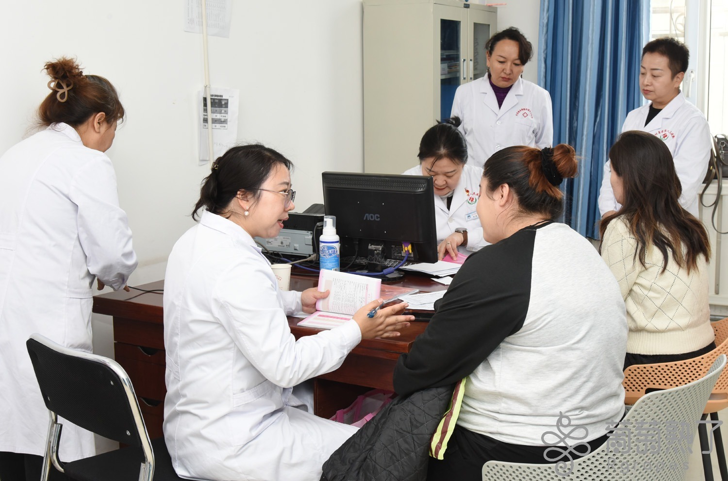 “毛医生”走进郭勒布依乡开展义诊活动(图3)