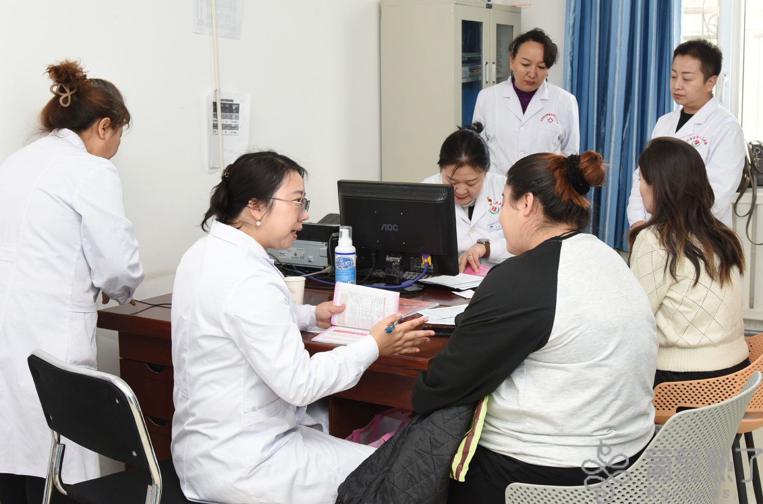 市人民医院“守护母婴安全”义诊走进郭勒布依乡(图3)