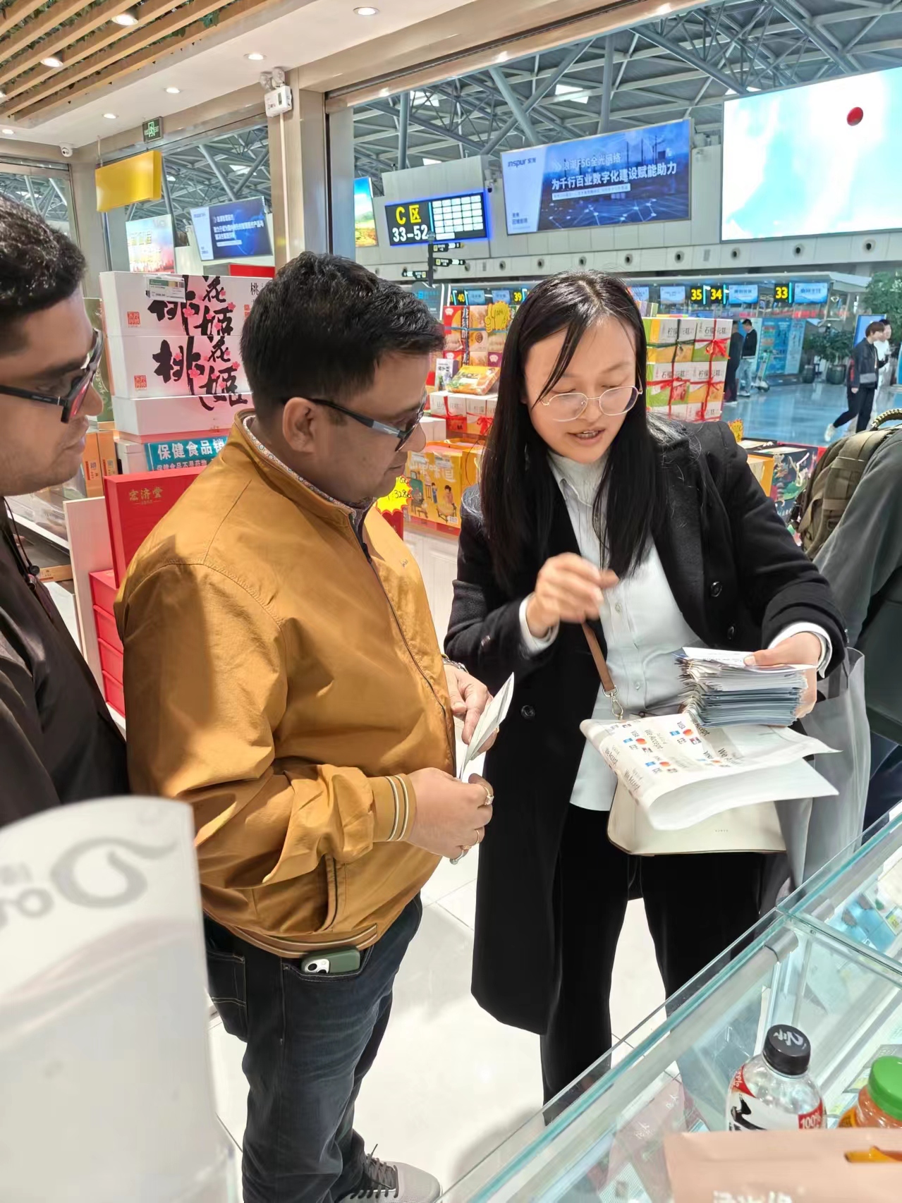 九游娱乐：农行济南分行优化外籍来华人员支付服务(图1)