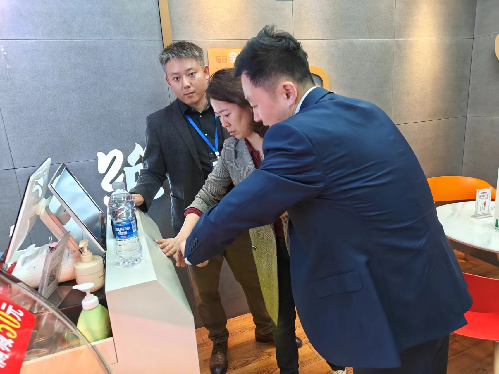 九游娱乐：农行济南分行优化外籍来华人员支付服务(图2)