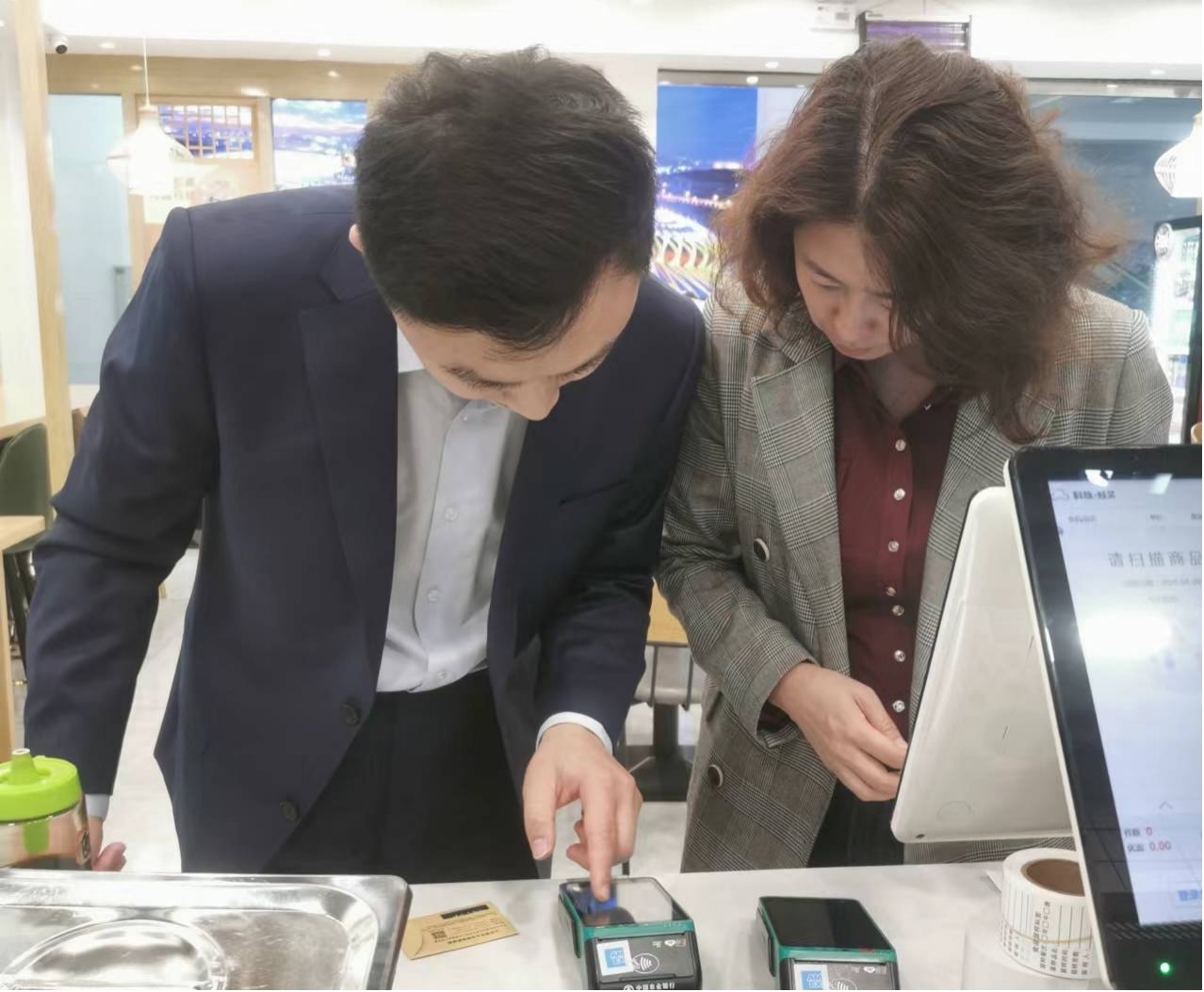 九游娱乐：农行济南分行优化外籍来华人员支付服务(图3)