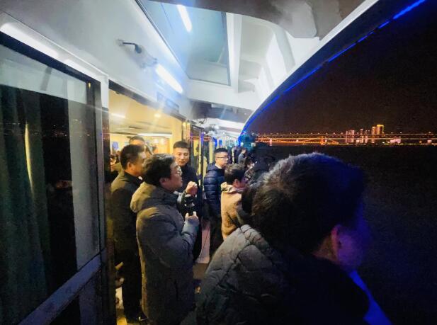 “包游轮游长江”给实体行业打气这家企业真豪(图2)