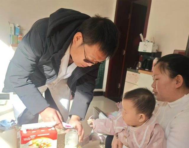 九游娱乐文化：12克小小“营养包”10余年改善近2000万名婴幼儿营养(图2)