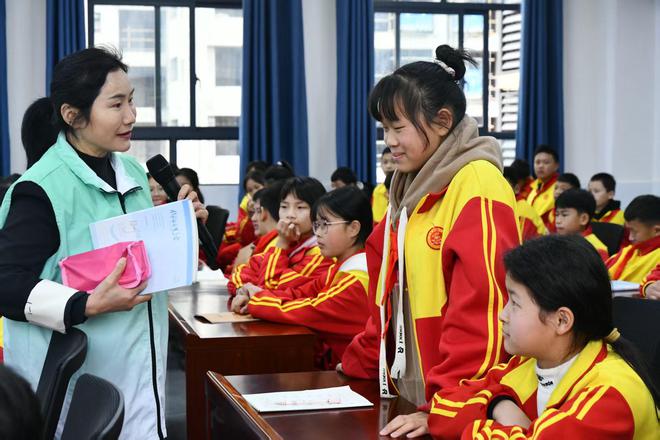 九游娱乐：罗甸县第三小学：健康知识进课堂开学首课护成长(图2)