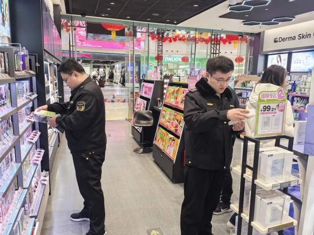 感知山东滨州滨城区市场监管局开展“三八”妇女节化妆品专项检查(图1)