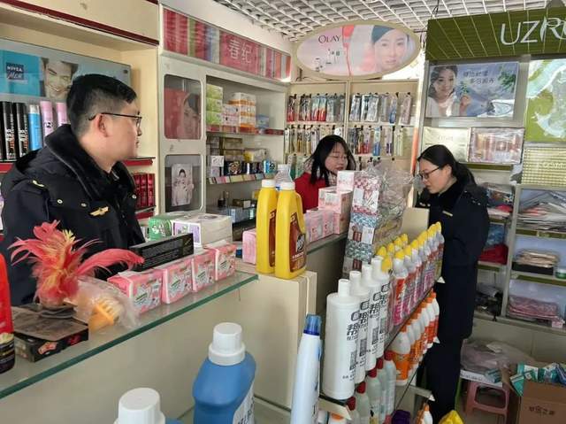 感知山东滨州滨城区市场监管局开展“三八”妇女节化妆品专项检查(图2)