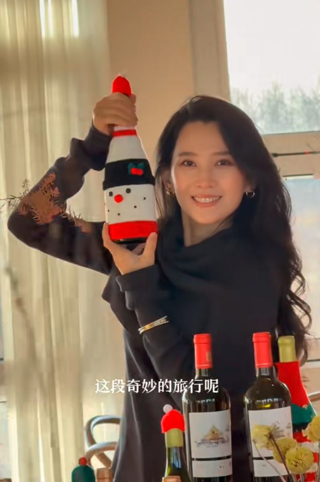 汪峰和女友新疆逛街33岁森林北皮草配开叉裙疑购买母婴产品！(图10)