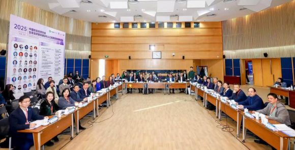 九游娱乐文化：专家共绘人口高质量发展蓝图“生育友好医院”团体标准加速落地(图1)