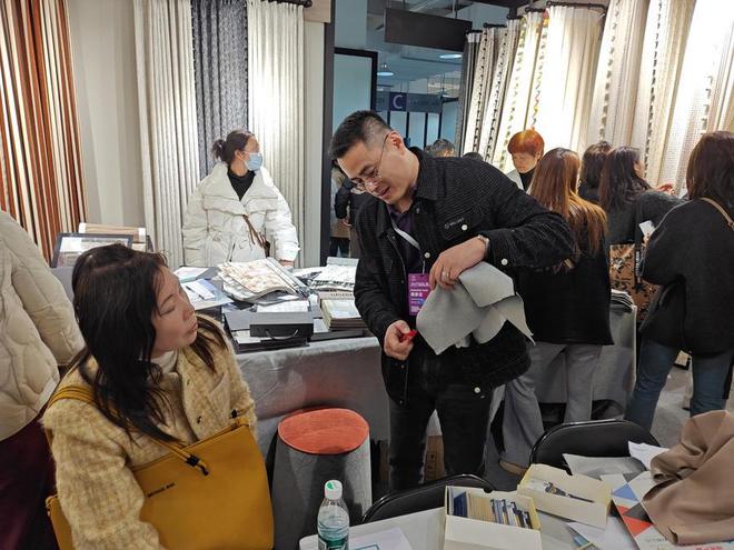 不会被火点燃的面料、透光不透人的窗帘……海宁家博会看点多多(图2)