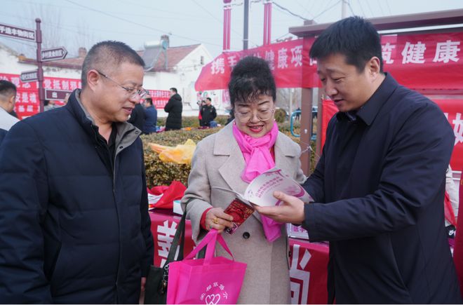 惠民县妇幼保健院携手火把李庙会开展“学雷锋·送健康”义诊活动(图2)