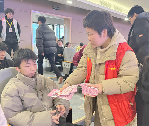 医校携手防艾守护青春无“艾”——景德镇市妇幼保健院科普活动高校行(图3)