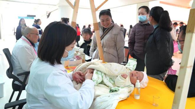 九游娱乐文化：聚焦母婴全周期需求随州市首届孕幼博览会圆满举办(图3)