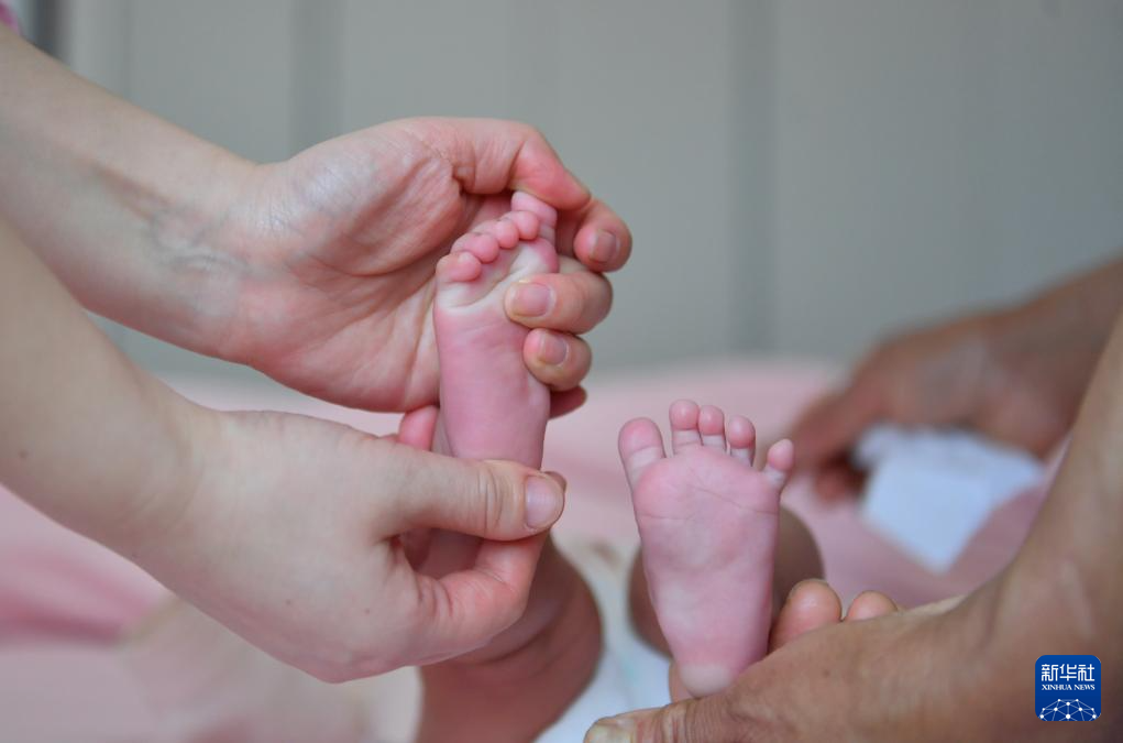 新华全媒+丨世界卫生日：保障母婴健康呵护祖国未来(图5)