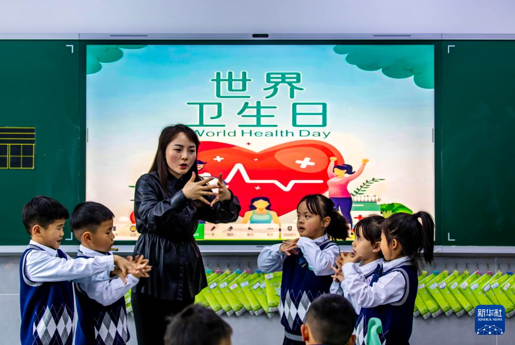 新华全媒+丨世界卫生日：保障母婴健康呵护祖国未来(图8)