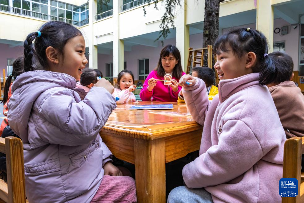 新华全媒+丨世界卫生日：保障母婴健康呵护祖国未来(图10)