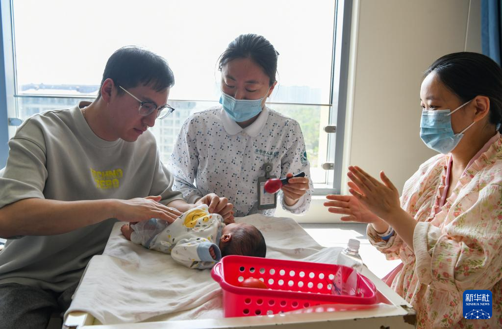 新华全媒+丨世界卫生日：保障母婴健康呵护祖国未来(图15)