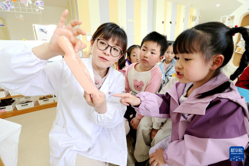 新华全媒+丨世界卫生日：保障母婴健康呵护祖国未来(图16)