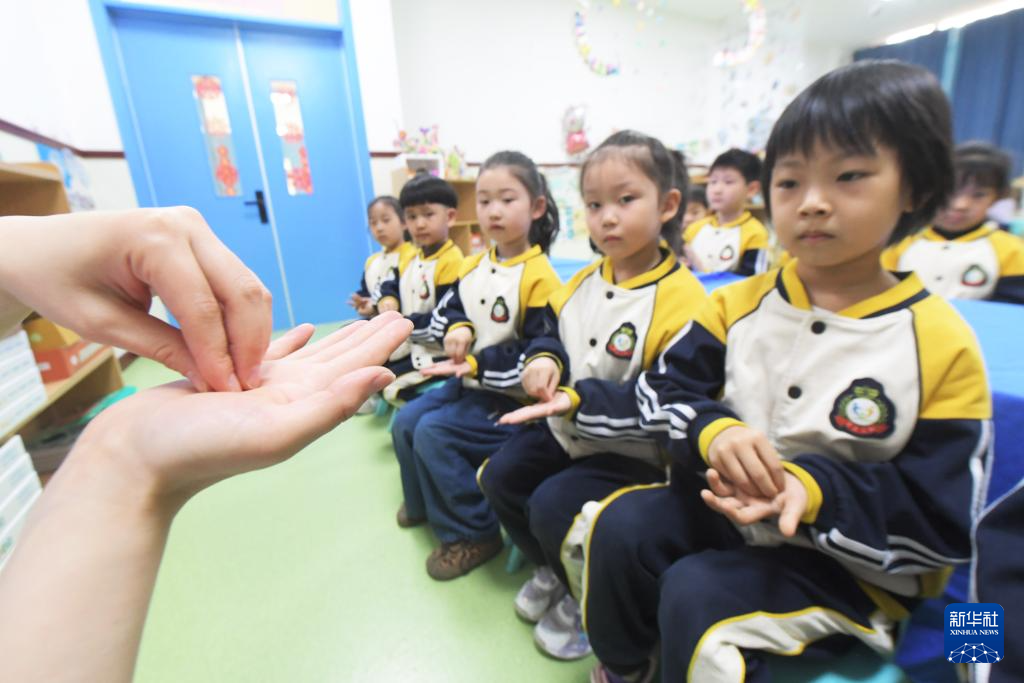 新华全媒+丨世界卫生日：保障母婴健康呵护祖国未来(图17)