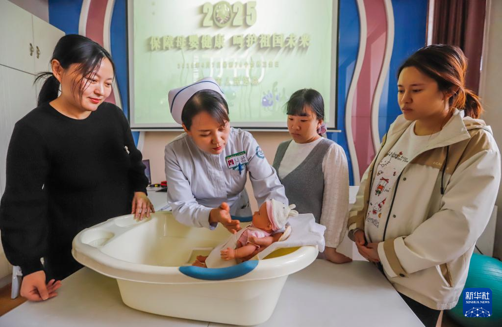 新华全媒+丨世界卫生日：保障母婴健康呵护祖国未来(图18)