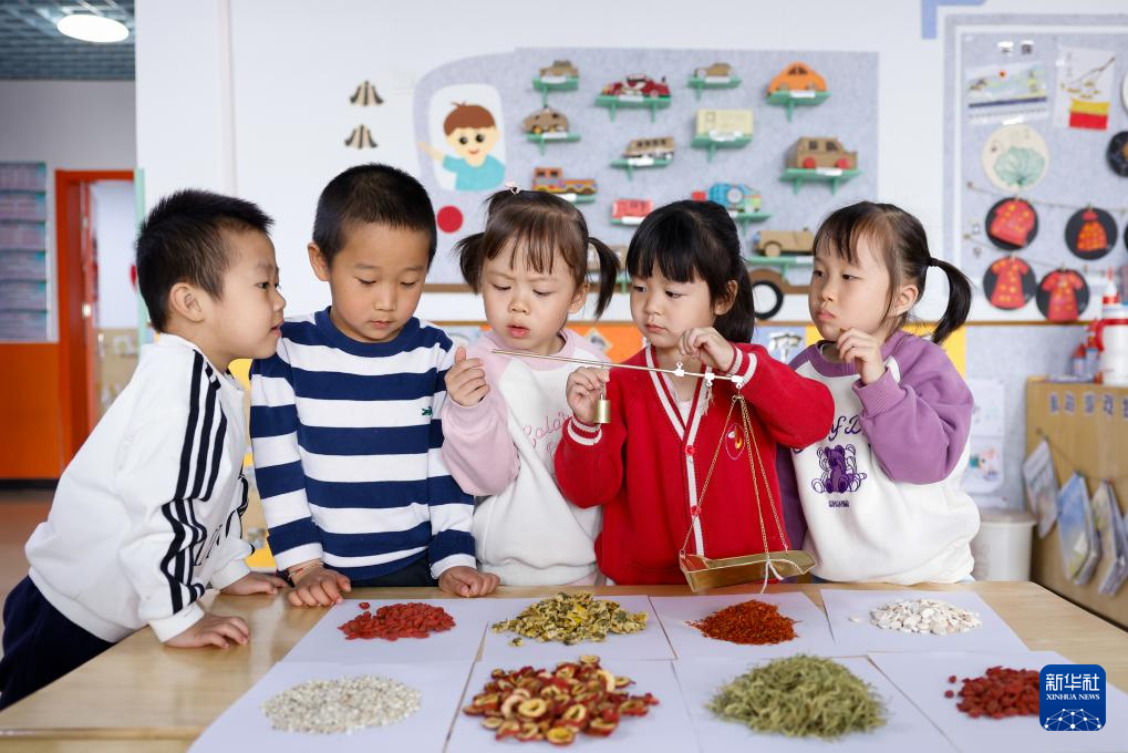 新华全媒+丨世界卫生日：保障母婴健康呵护祖国未来(图22)