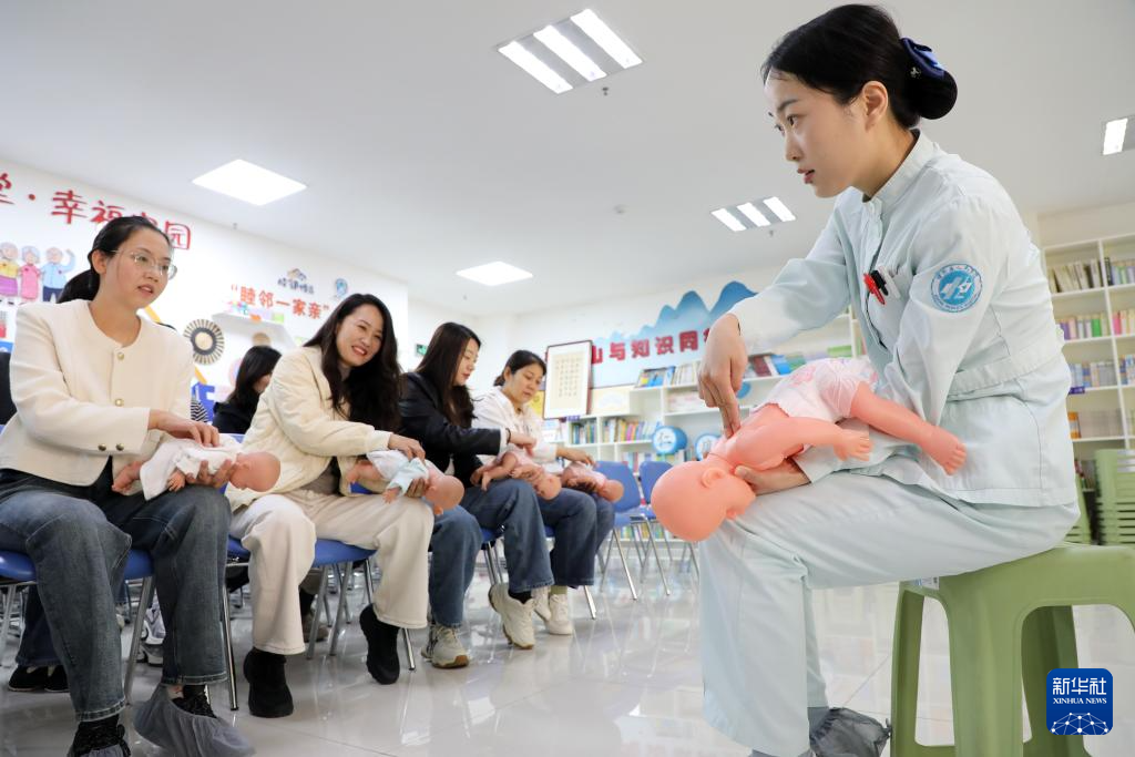 新华全媒+丨世界卫生日：保障母婴健康呵护祖国未来(图23)