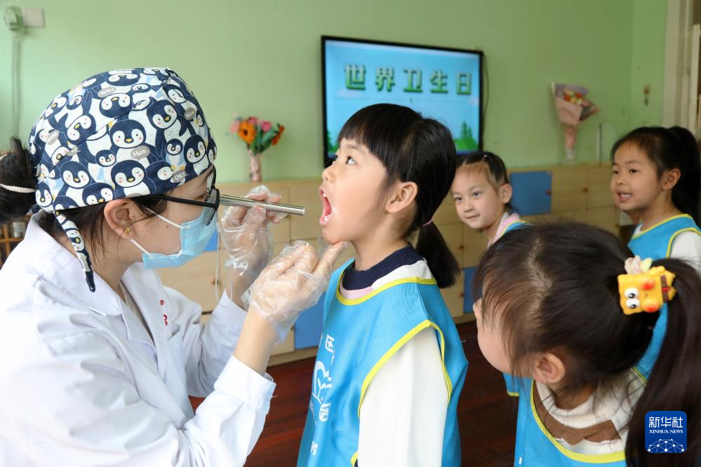 新华全媒+丨世界卫生日：保障母婴健康呵护祖国未来(图30)