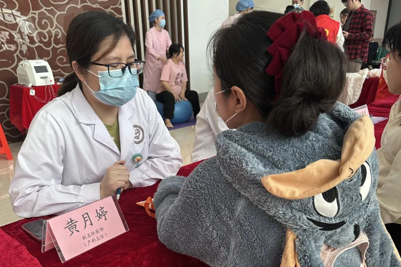 九游娱乐：保障母婴健康呵护祖国未来——博罗县人民医院产科、麻醉科联合开展义诊活动(图2)