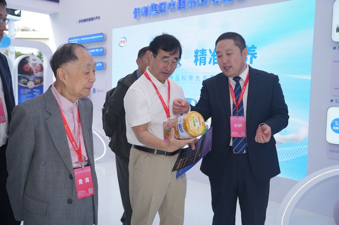 九游娱乐：伊利亮出“适老”王牌(图2)