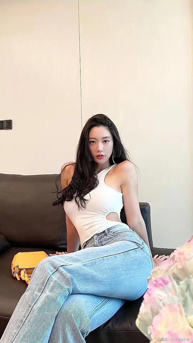 张馨予人间水蜜桃生了孩子依旧让人欲罢不能网友：纯欲天花板(图2)