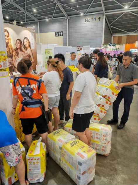 九游娱乐文化：大黄鸭品牌：以匠心守护童年以品质对话世界(图1)