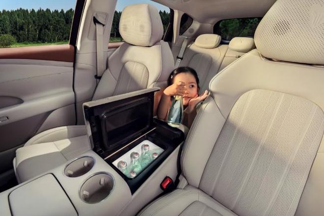 首批搭载鸿蒙座舱5岚图FREE+逍遥座舱20为高端智能出行打个样(图4)