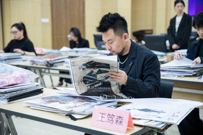 九游娱乐：21组入围效果图公布-第十四届“大浪杯”中国女装设计大赛初评结果公示(图4)