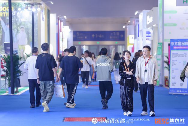 这个恬美主义风格的童装为什么是妈妈们和女儿们的最爱？(图1)