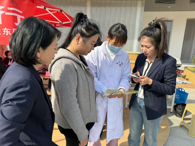东营经开区医疗卫生服务中心开展“世界卫生日”宣传服务活动(图1)