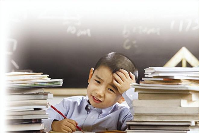 九游娱乐：从大课间看学生体质真的是越来越差了很多孩子跑不动也跳不动！(图5)