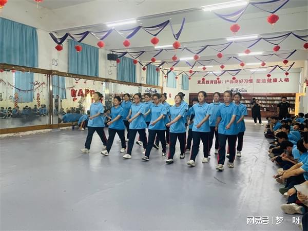 如何有效引导孩子合理使用手机避免沉迷游戏？(图1)