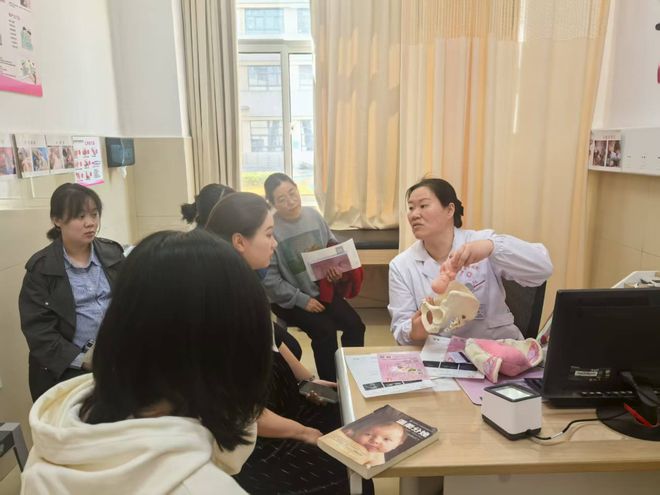 九游娱乐文化：2025年世界人口日｜婚育幸福起点爱与支持相伴(图7)